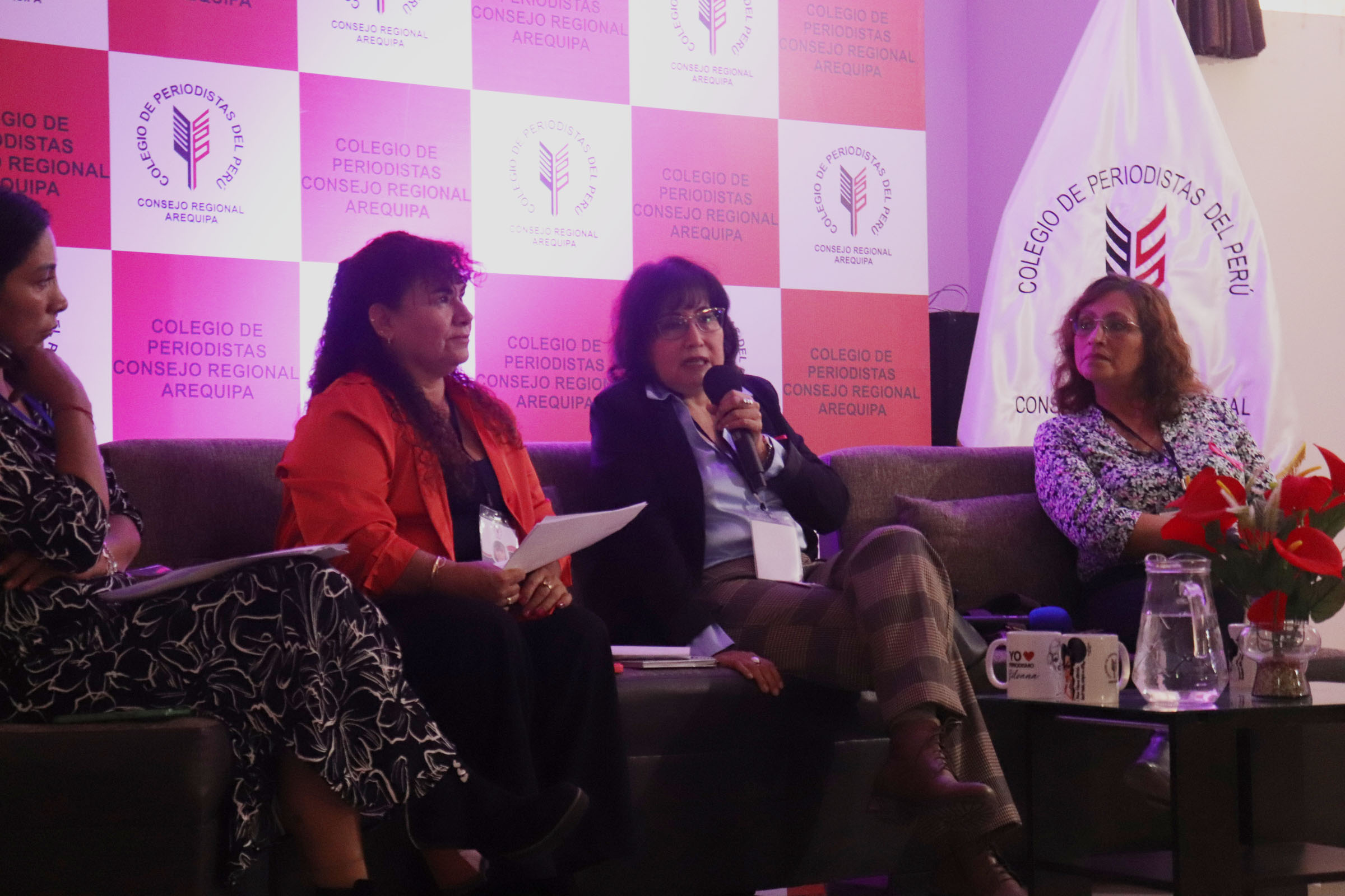 Conversatorio Retos de la Mujer Digital