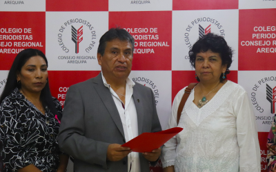 Hito histórico: la periodista, Nexmi Daza, es reconocida como miembro vitalicio del Colegio de Periodistas de Arequipa