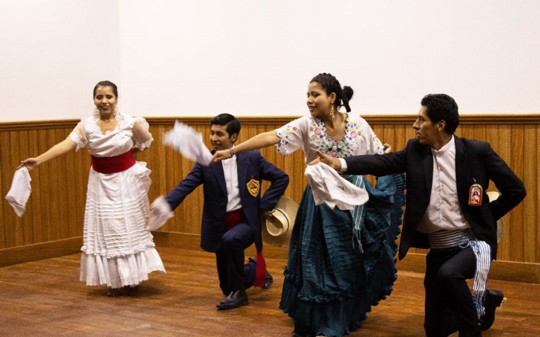 Futuros comunicadores y su homenaje en la semana del día del docente universitario