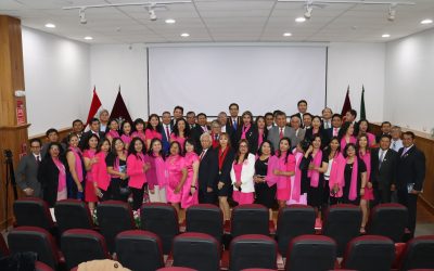 Primera Promoción de Periodismo de la UNSA celebra con reconocimiento a sus docentes