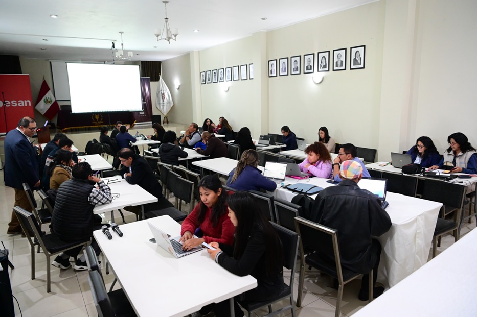 Periodistas participan en II seminario de IA organizado por CPP – CRA y Compañía Zafranal