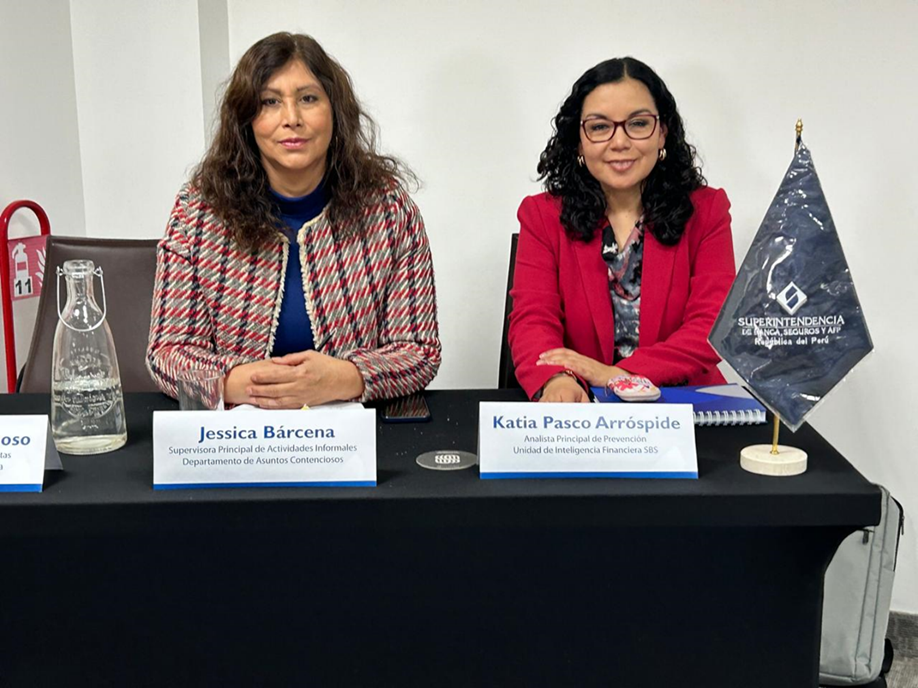 Especialistas de SBS participantes en capacitación para periodistas arequipeños sobre lavado de activos.