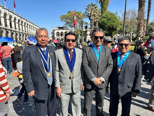 Past decanos de CPP_Periodistas de Arequipa presentes en desfile Dominical