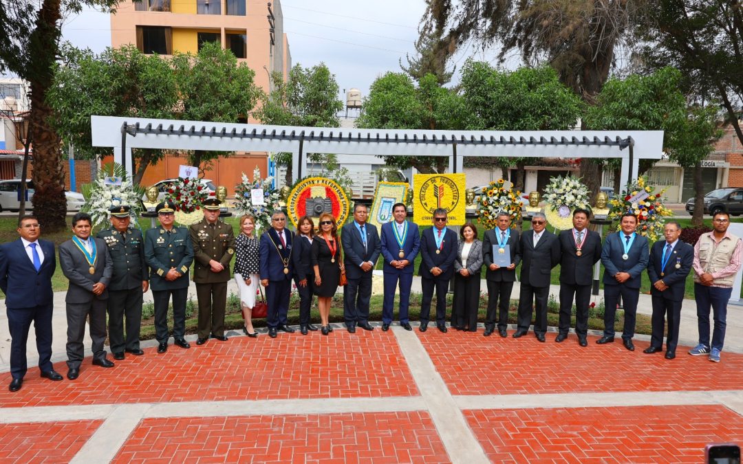 Comunicadores arequipeños y autoridades rinden homenaje póstumo a los 8 periodistas asesinados en Uchuraccay