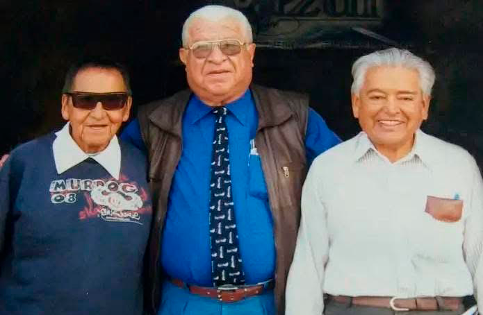 ¡Canciones en Azul ahora en el dial del cielo!. Se apaga la voz de Víctor Falcón Calderón, toda a una vida entregada a la radio