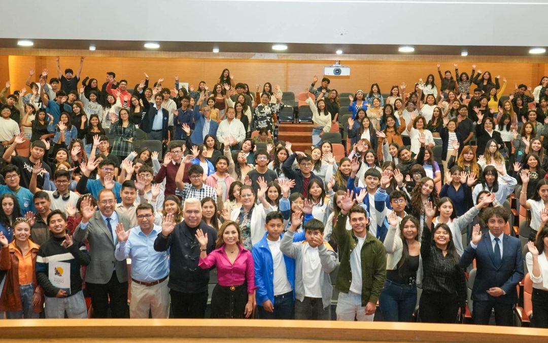 La periodista Nancy Fernández y líderes regionales impulsan el protagonismo juvenil en la democracia peruana