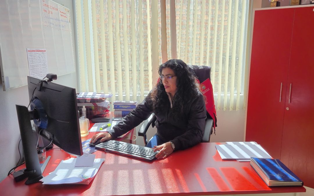 Alejandra Chacón, Veinticinco años de servicio y un premio nacional