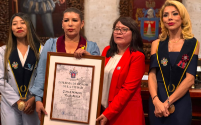 Gisela Vilca Apaza recibe diploma de honor de la ciudad por trayectoria periodística