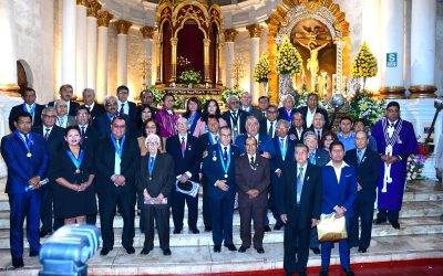 Periodistas participan en la primera misa del mes del Señor de los Milagros